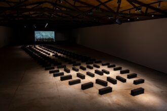 “O Barco” (2021), de Grada Kilomba. Vista de instalação no Instituto Inhotim.
